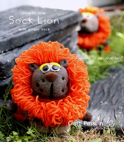 \"sock-lion-hideseek\"